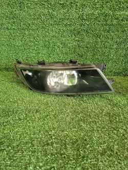 Begagnad Halogenstrålkastare OEM 3T0941699C för Skoda