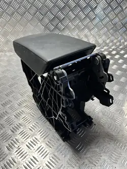 SEAT OEM VW29656 Nahka-kyynärnoja Leon IV 20- HB:lle