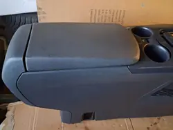 Keskikonsolin käsinoja OEM 3008 Peugeot 2009-2016