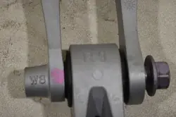 Soporte de Caja Toyota GR Yaris OEM - Estado Usado