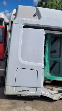 Mercedes OE Rechte Viertel Kabinenabdeckung - Gebraucht