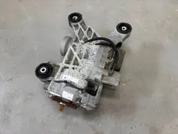 Taka-akselin tasauspyörästö Audi RS3 8P 2.5 TFSI 2011-2012 OEM 0BR525010
