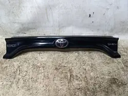 Moldura de porta-malas Toyota Yaris IV OEM 768010DC50