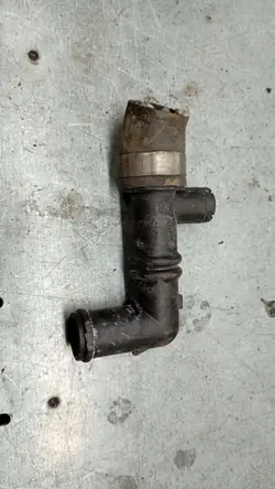 Salida de agua Audi A8 D3 3.0 TDI 233HP OE 4E0819163B