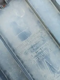Etupuskuri Tesla Model Y 161357900C