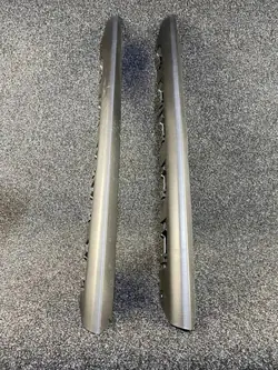 Suzuki Jimny OEM 77560-78R0 Höger Passagerar Tröskel