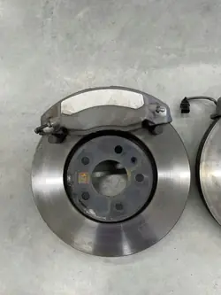 Jarruscheibit, Palat, Puristimet Etu OEM 8W0615301AA
