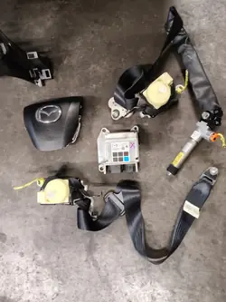 Mazda 3 BL Konsol OEM Mazda 3 BL KONSOLA XX - Begagnad