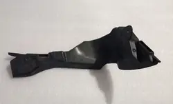 Mb C W205 Framskärmsfäste Höger Nederkant A2058853965