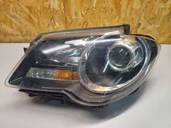 Vasemmalla etuvalo Volkswagen Touran II 2011