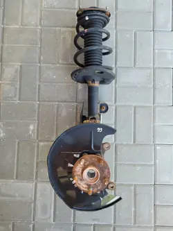 Amortisseur droit McPherson OEM LUOA1856945 Lexus NX Hybride