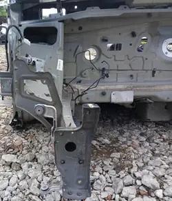Longarina direita OEM 490093 para Opel Vivaro C
