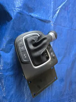 Schaltknaufrahmen OEM 84652-J9101 für Hyundai Kona