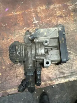 Válvula ABS Volvo OEM 22225550 para FH4 - Usado