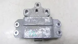Audi Q3 8U Moottorin Kiinnike OEM 8U0199555 - Käytetty