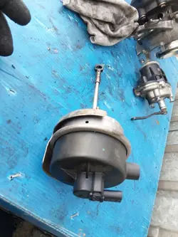 Soupape d'actuateur turbo BMW 2142820 pour Série 1 F40