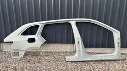 Poste para-choque traseiro direito OEM 428 Skoda Superb III