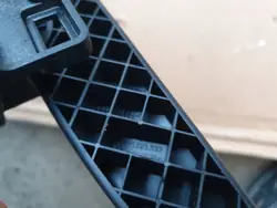 Asa del capó OEM 5F0823531D para Seat Leon III 2013-