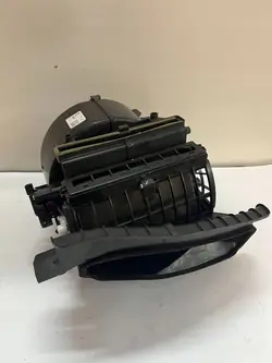 MAZDA 3 III BM 2014- 2.0 VÄRMEFLÄKT