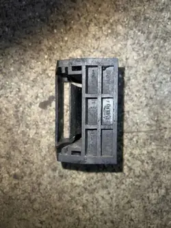 BMW OE 17117533537 Radiatorbeugel - Gebruikt