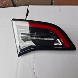 Tesla Model 3 Vänster Bak LED Lampa OEM 1502088-00-B