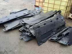 VW Audi alustanssi vasen OEM 3Q0825201L