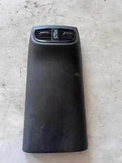 OEM 84612-J7110 Kia Ceed III Taka-ilmaventtiilikansi