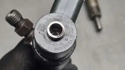 Injecteur Alfa Romeo 159 2.4 JTD 0445110213