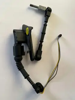 Sensor de nível traseiro esquerdo Audi A4 B9 A5 2017-2025 4M0907503