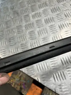 Joint de pare-brise gauche OEM 8W0854327C Audi A4