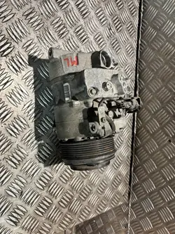 Compresor de aire acondicionado Mercedes-Benz A0008300301