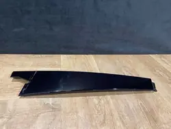HK83255A80A Moldura vidro porta traseira direita Jaguar