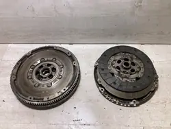 Audi A3 8V 1.6 TDI CRKB Kaksimassavälykkö Manuaali OEM 03L105266BT