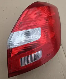 Lámpara Trasera Skoda Fabia II Derecha OEM