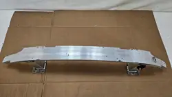 Etupuskuri vahvistus Audi A6 C8 OEM 4K0807109