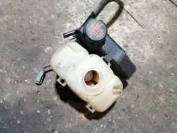 Réservoir d'expansion Volvo OEM 1783 - État utilisé