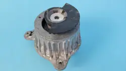 Mercedes W213 Moottorin Kiinnike OEM A2132402400