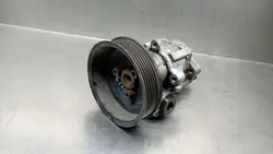 Bomba de direção assistida Volkswagen Polo III 1.0B 032145157A