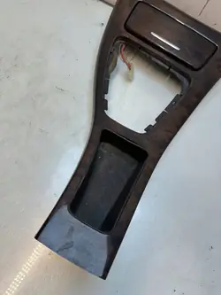 BMW 3 E90/E91 Tuhkakupin kehys OEM 7078571