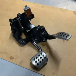 PEDALEN RENAULT SCENIC V E-TECH ALPINE 180105007R