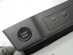 USB-pistorasia 12V Nissan OE 96912 6RB0A Rogue 2021-