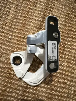 OEM MY83-26811-AE linke Türscharnier für Aston Martin DBX