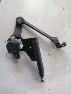 Strålkastarnivåsensor ERT-6730099UM för Toyota Yaris Cross