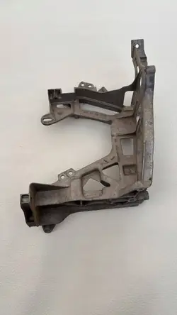 Support de ceinture avant droit Mercedes W205 A2056221700