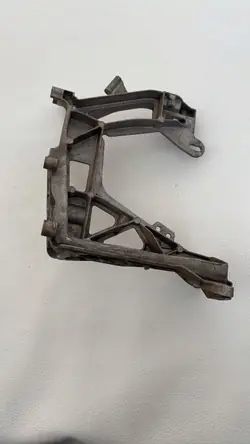 Mercedes W205 Gurtstütze vorne rechts A2056221700