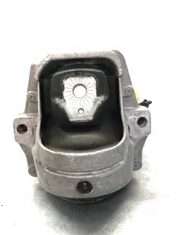 Audi Moottorin kiinnitys 3.0 TDI 8R0199381S