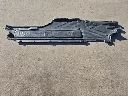 Vänster Underkörningsskydd 2056841900 Mercedes W205