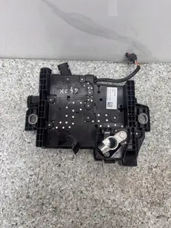 Plus-liitin Volvo XC40 2017-2024 OEM 32200334