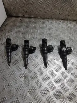 Bosch Ruiskutin OEM 0414720215 038130073AG