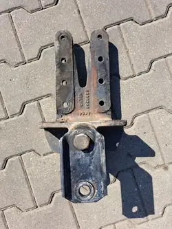 Montage support ressort arrière OEM 6899358 Volvo FL6